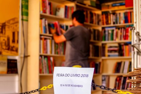 29.10.2018 Montagem da Feira do Livro - Fotos Gustavo Mansur