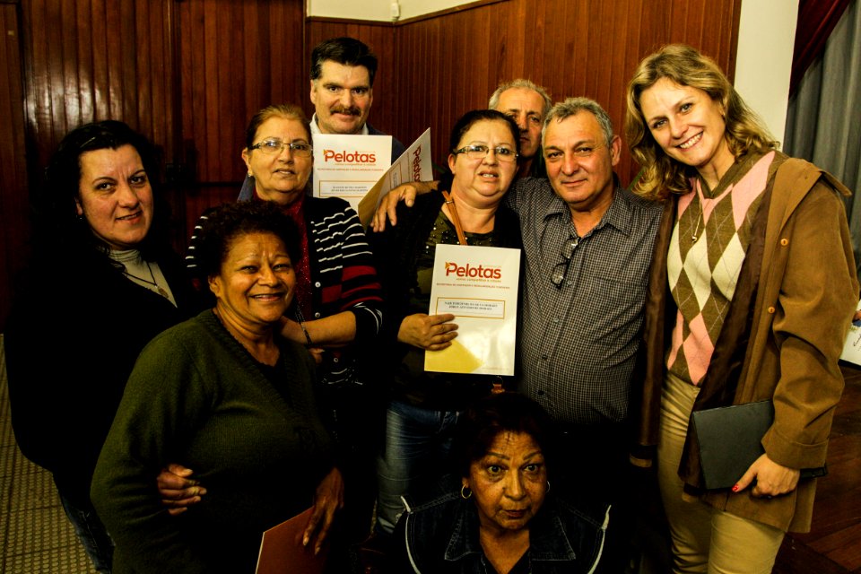 18.09.2018 - Prefeita Paula Mascarenhas durante entrega de lotes de regularização fundiária da ocupação Uruguai - 143 famílias - Foto: Gustavo Vara