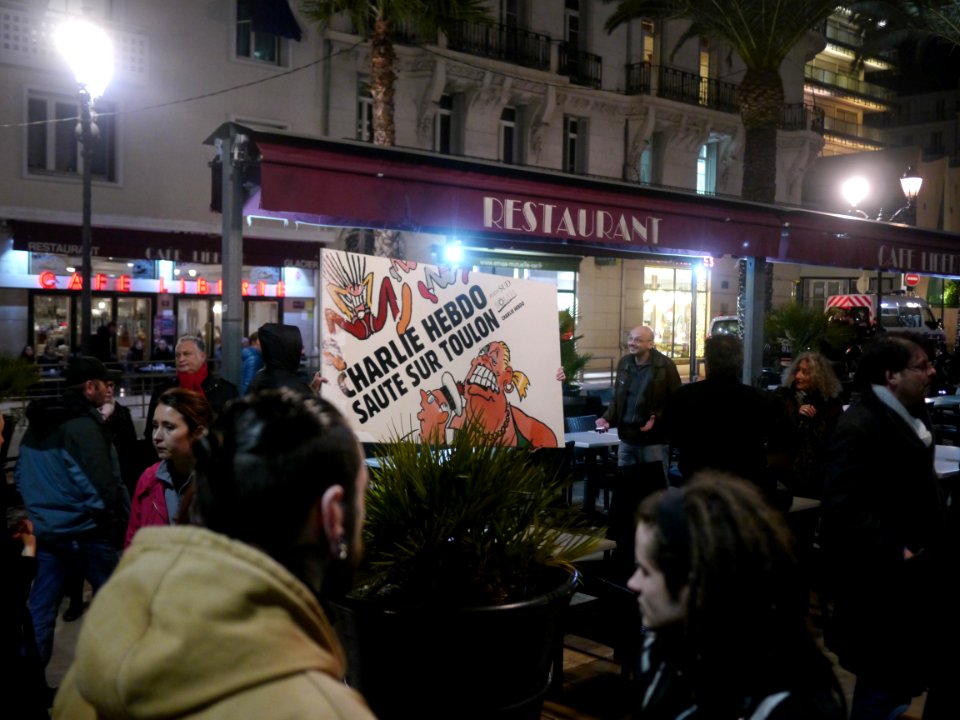 Rassemblement de soutien à Charlie Hebdo - 7 janvier 2015 - Toulon -  P1980272