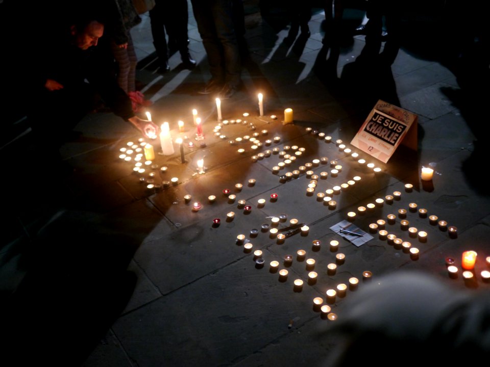 Rassemblement de soutien à Charlie Hebdo - 7 janvier 2015 - Toulon -  P1980317