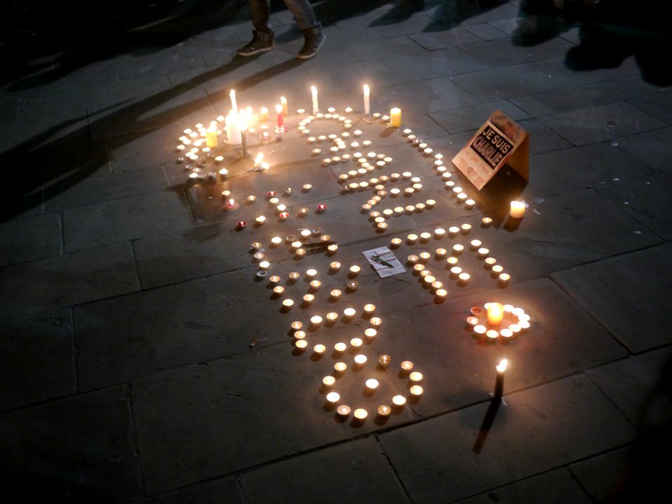 Rassemblement de soutien à Charlie Hebdo - 7 janvier 2015 - Toulon -  P1980318