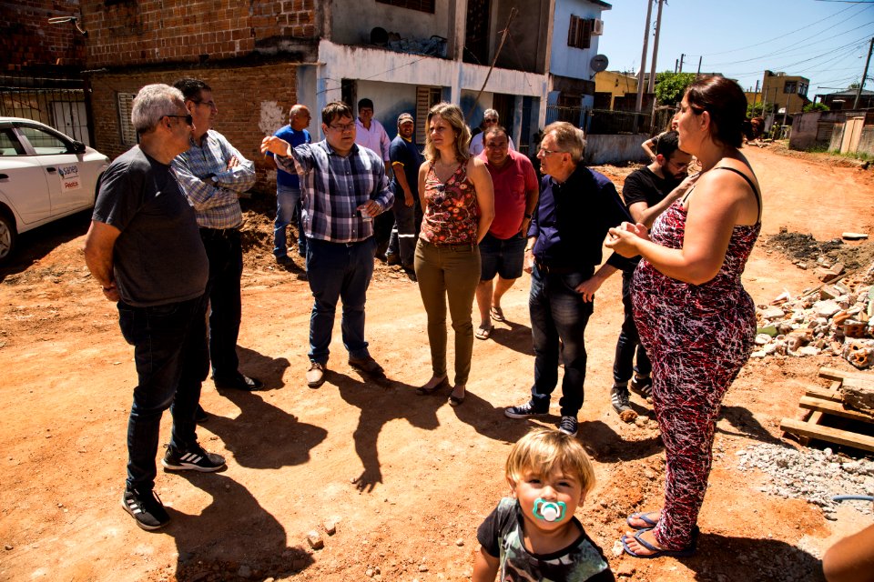 09.11.2018 - Prefeita Paula Mascarenhas e o vice Idemar Barz, acompanhados do Diretor Presidente do SANEP, Alexandre Garcia, realizam visita à obra de drenagem na Guabiroba  - Foto: Gustavo Vara