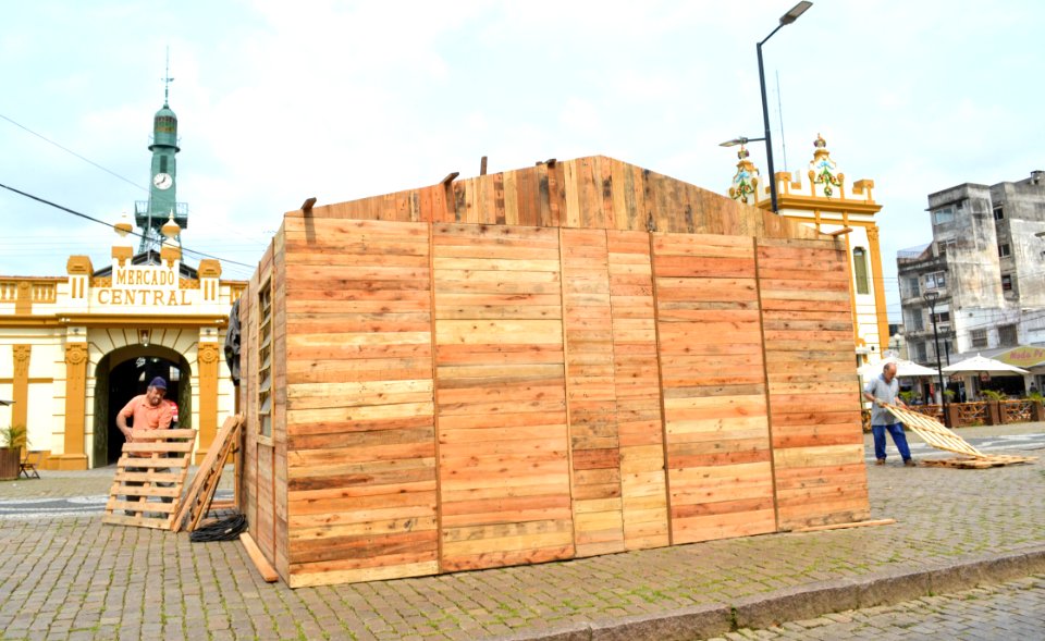 13.09.2018 - Construção do galpão no mercado - Foto Michel Corvello-2