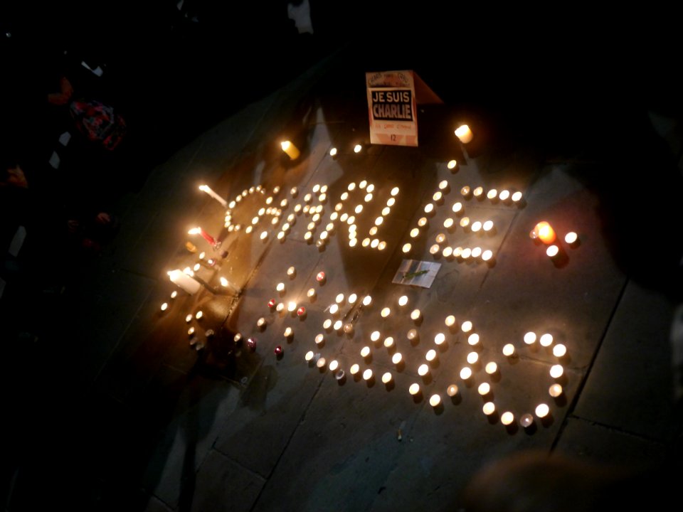 Rassemblement de soutien à Charlie Hebdo - 7 janvier 2015 - Toulon -  P1980313
