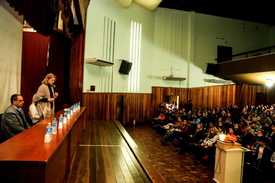 10.09.2018 - Prefeita Paula Mascarenhas  durante a cerimônia de Início da formação da Escola da Paz, no auditório do IFSUL - Foto: Gustavo Vara