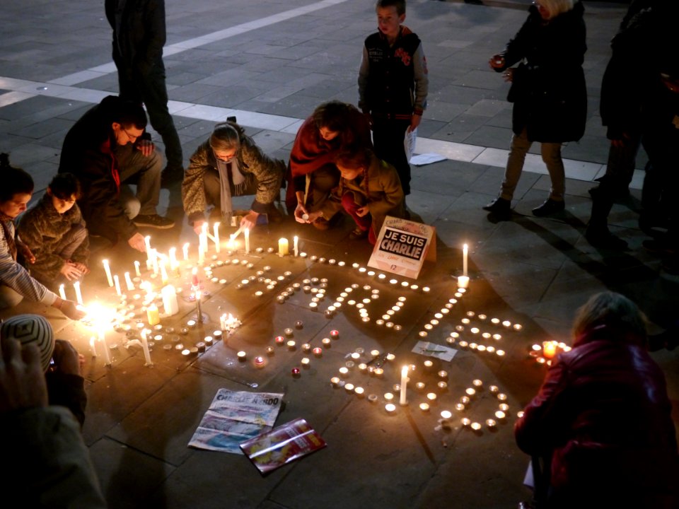 Rassemblement de soutien à Charlie Hebdo - 7 janvier 2015 - Toulon -  P1980340