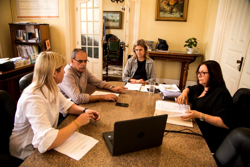 22.10.2018 - Prefeita Paula Mascarenhas em reunião com secretário de Educação e Desporto, Artur Corrêa, Loreni Peverada e Aliceia Ceciliano - Foto: Gustavo Vara