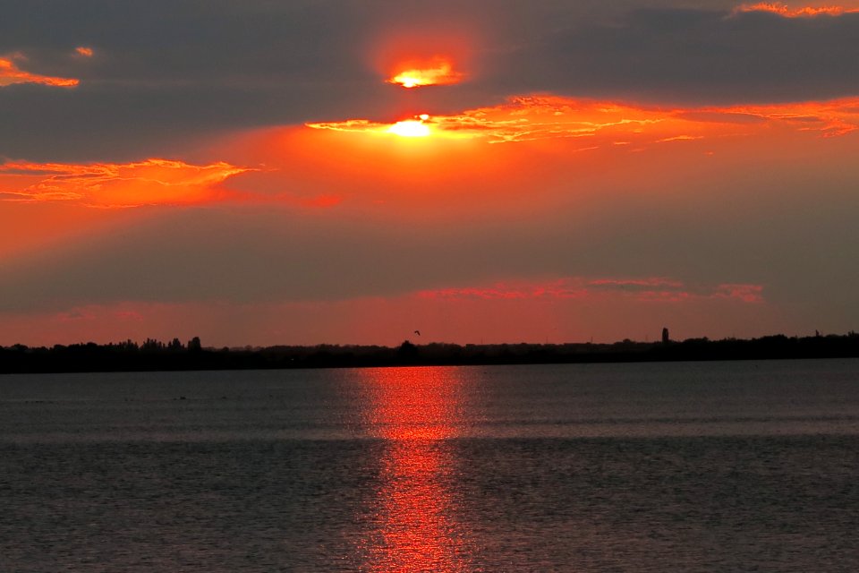 Apus pe Lacul Morii