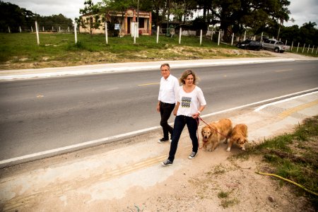 18.10.2018 - Prefeita Paula Mascarenhas e o vice Idemar Barz realizam caminhada de entrega das avenidas 25 de julho e Leopoldo Brod - Foto: Gustavo Vara
