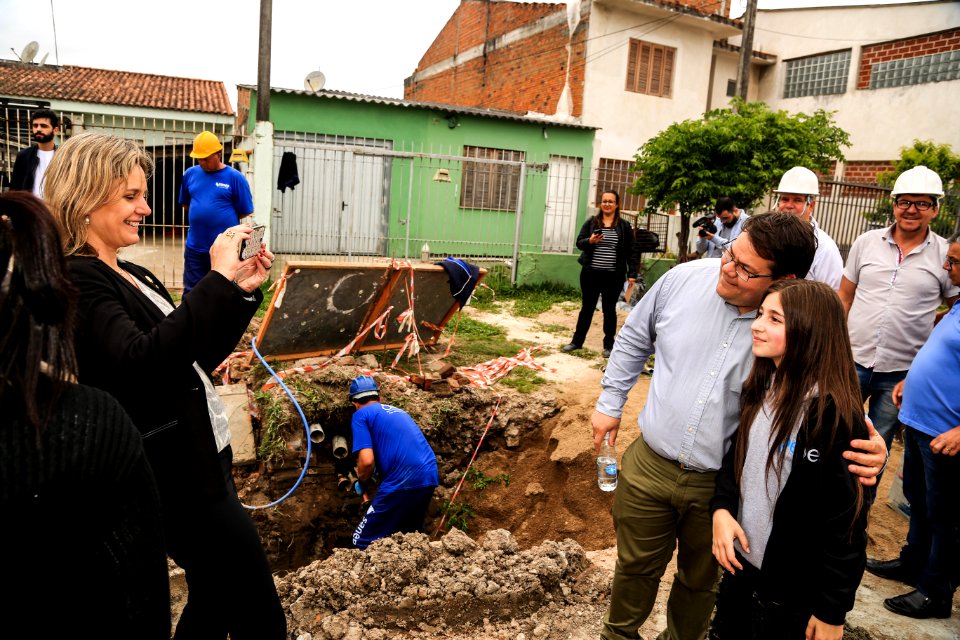 11.10.2018 - Prefeita Paula Mascarenhas e o vice Idemar Barz realizam a entrega de veículos no reservatório R5, entrega de máquinas e visita nas obras do Sanep,  no Fragata - Foto: Gustavo Vara