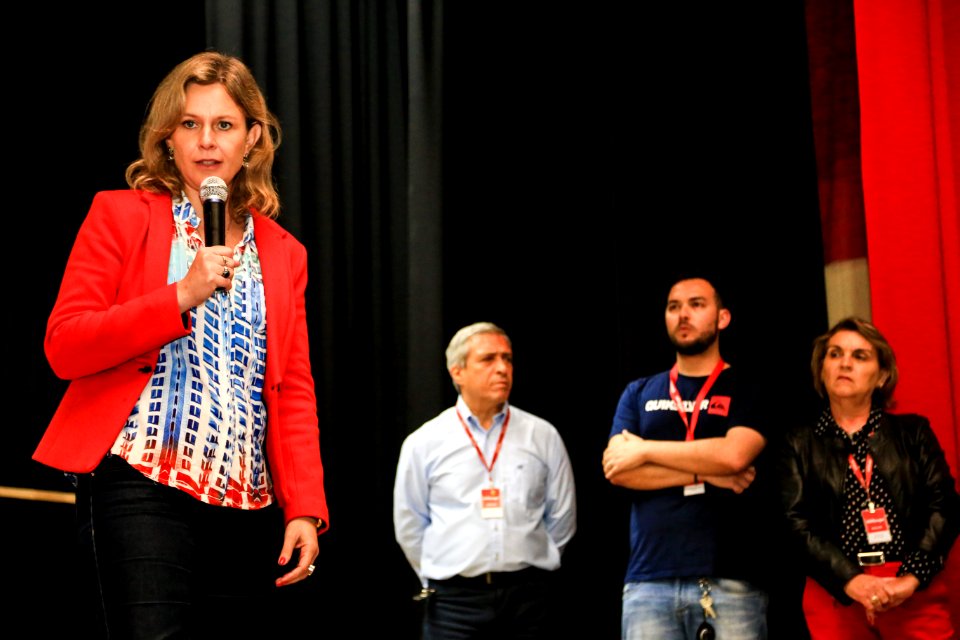 09.10.2018 - Prefeita Paula Mascarenhas durante palestra aos alunos do 9° ano do Colégio Gonzaga - Foto: Gustavo Vara