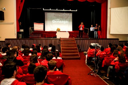 09.10.2018 - Prefeita Paula Mascarenhas durante palestra aos alunos do 9° ano do Colégio Gonzaga - Foto: Gustavo Vara