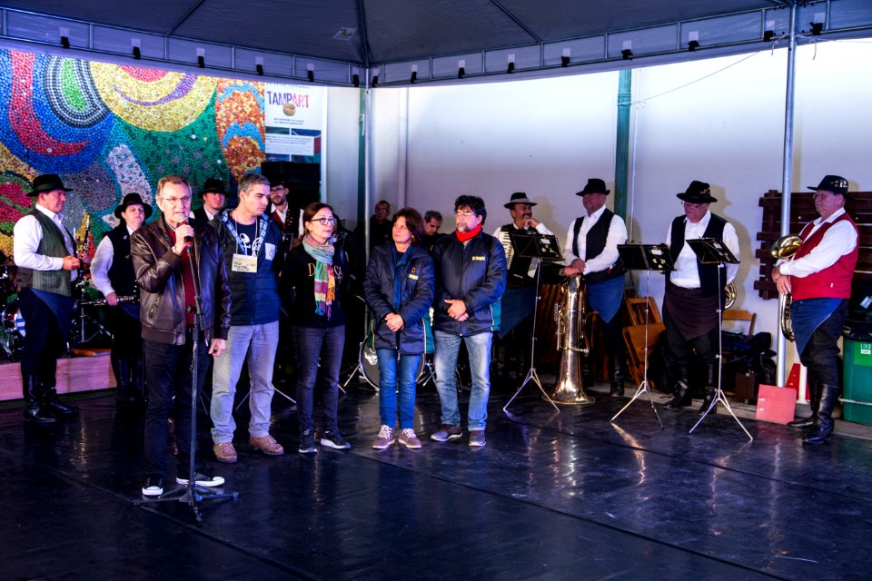29.07.2018 - Vice prefeito Idemar Barz durante pronunciamento nas apresentações do Festival Internacional de Folclore e Artes Populares (FIFAP) no Mercado Público de Pelotas - Foto: Gustavo Vara