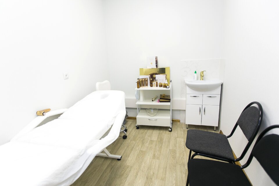 Cabinet beauty center
