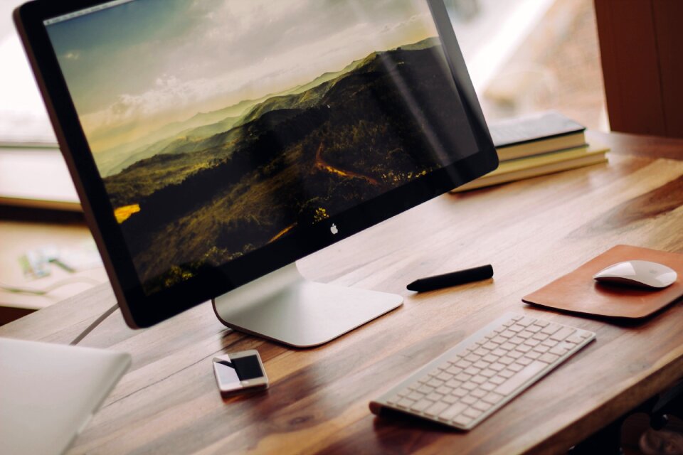 Desktop monitor screen