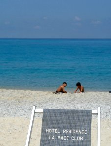 spiaggia la pace 5