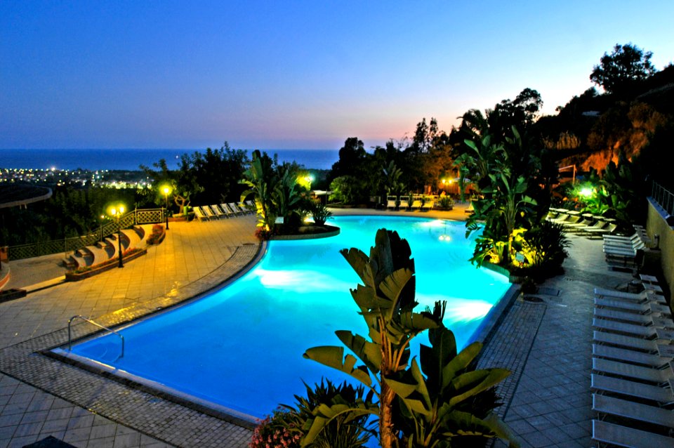 hera piscina night.jpg