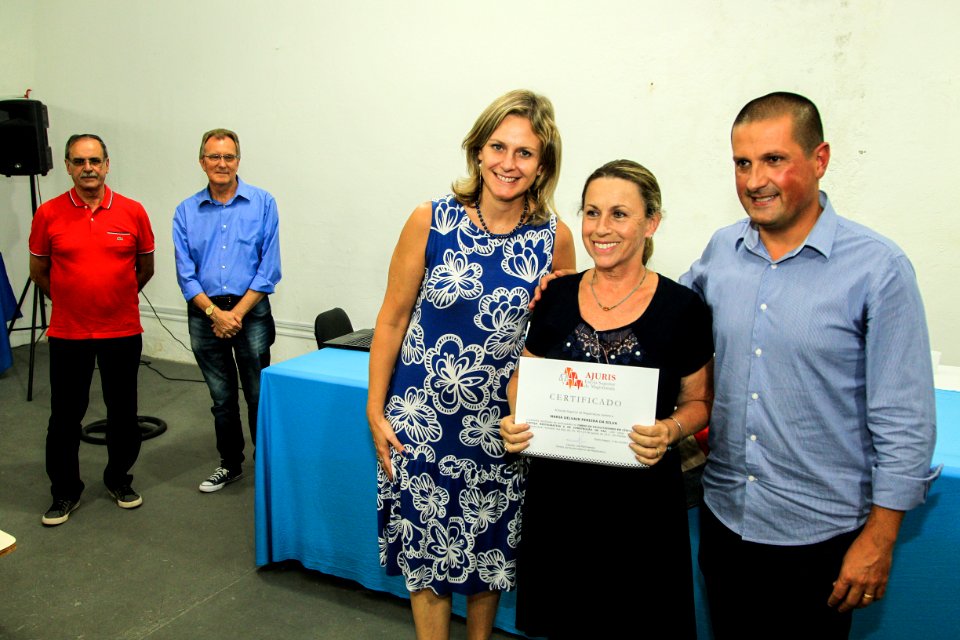 19.04.2018 - Prefeita Paula Mascarenhas e o vice Idemar Barz realizam entrega dos certificados para formandos do curso de Justiça Restaurativa - Foto: Gustavo Vara