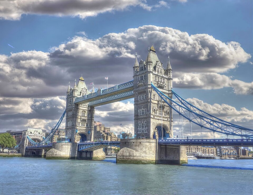 Thames river bascule