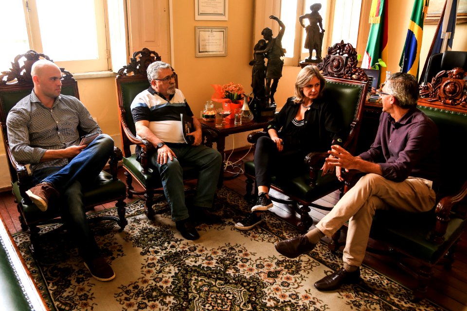 09.04.2018 - Prefeita Paula Mascarenhas durante reunião com o vereador Luiz Henrique Viana e Presidente da Beneficência Portuguesa,  Francisco José Leal Serra - Foto: Gustavo Vara