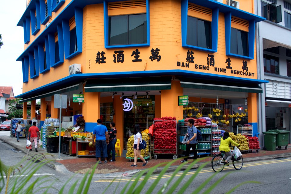 DSC 9930 grocery shop