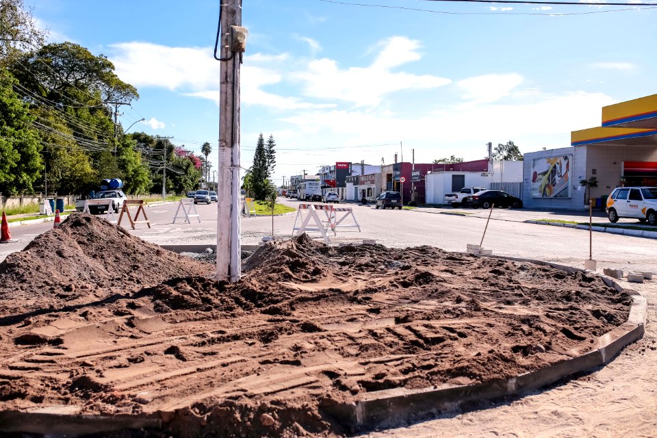 17.04.2018 Obra rotatória Av Brasil com Saturino de Brito - Fotos Gustavo Mansur