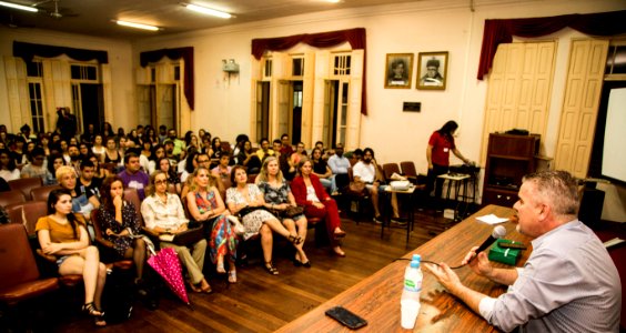 12.04.2018 - Prefeita Paula Mascarenhas e o Consultor do Instituto Cidade Segura Marcos Rolim, durante palestra na UFPel - Foto: Gustavo Vara