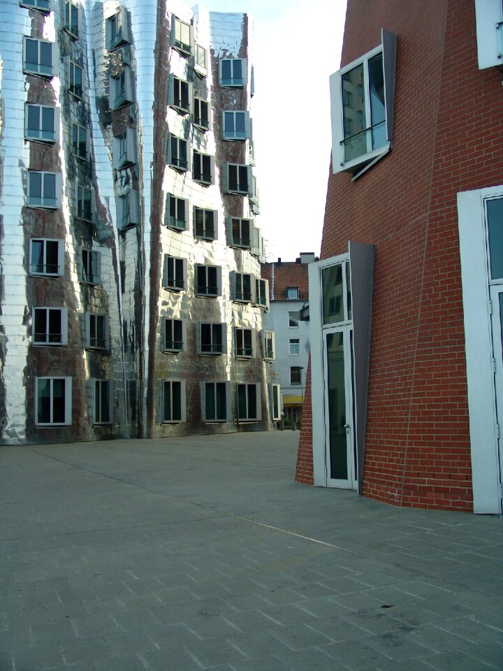 Mirroring glass glass window
