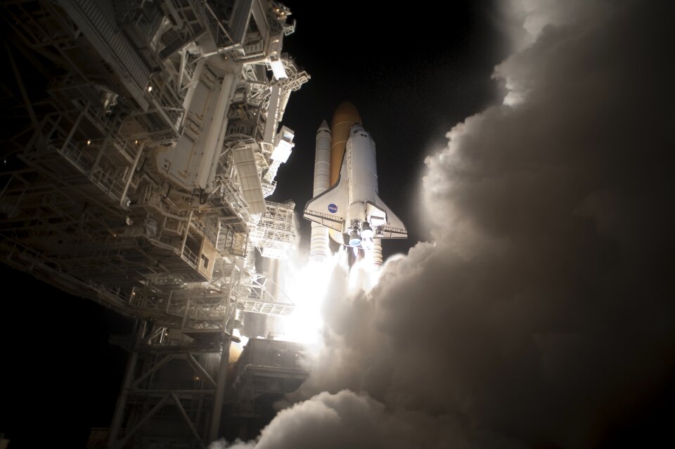 Space shuttle discovery spaceship