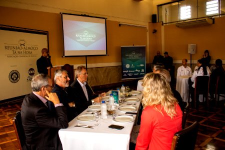 25.04.2019 - Vice-prefeito Idemar Barz presente na Reunião-Almoço Tá na hora com palestra de Realdir Furtado - Foto Michel Corvello