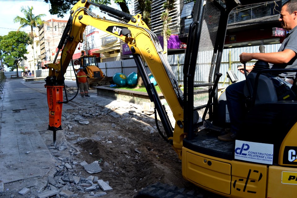 09.04.2018 - SEPLAG - Obra Calçadão - Foto Janine Tomberg (6)
