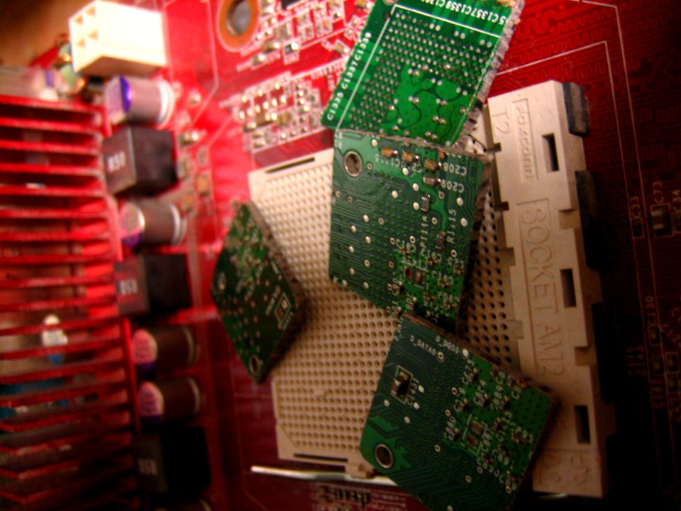 Broken Nvidia GeForce 4 Ti : Pieces 1/2