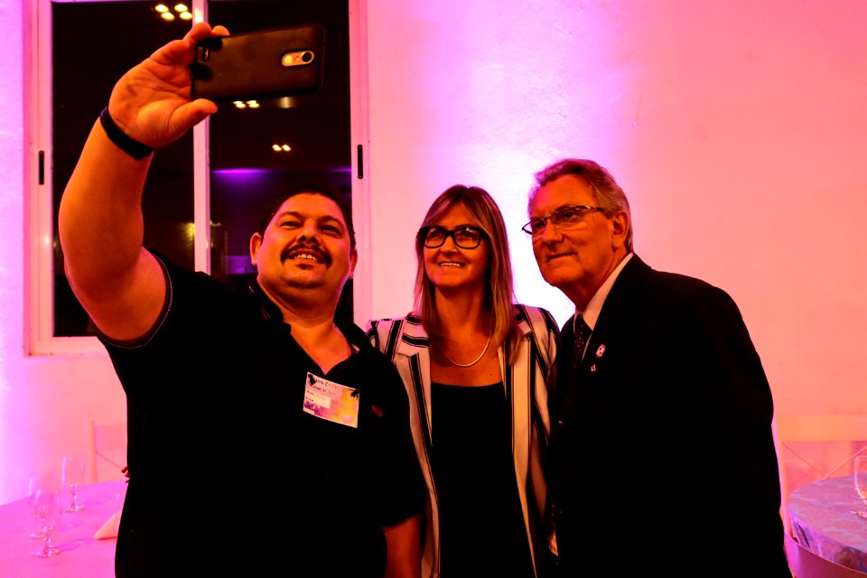 05.04.2019 - Vice-prefeito Idemar Barz prestigia baile de Quinze anos de oito meninas do Projeto Essência - Foto Michel Corvello