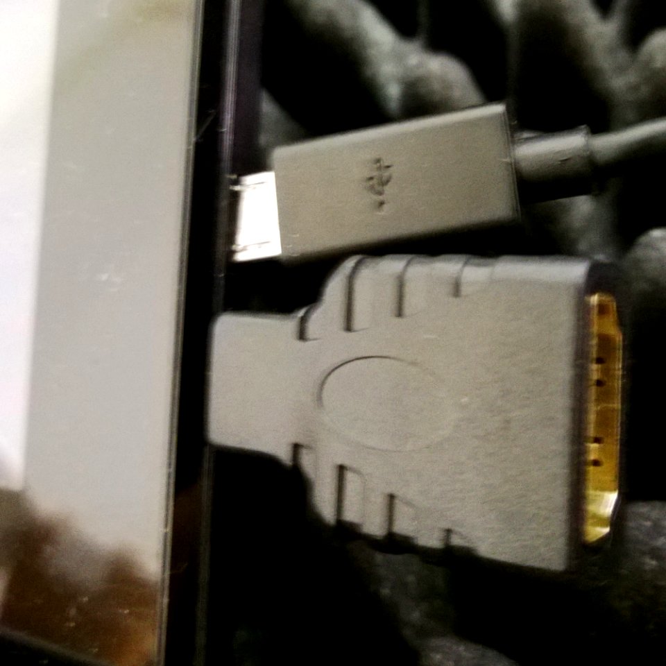 FAIL: micro USB & micro HDMI design layout on ASUS Transformer Book T100 8