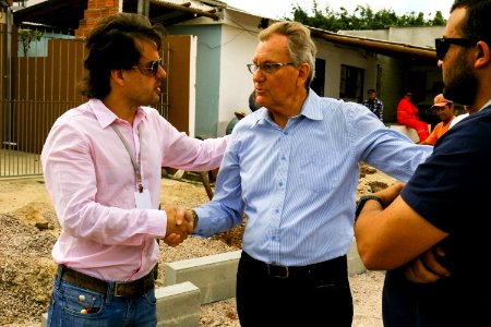 25.03.2019 - Vice-prefeito Idemar e secretário Roberto Ramalho visitam obras Rua Theodoro Born - Foto Michel Corvello