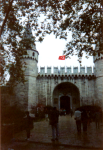 117 - 01.96-00A - Ingang Topkapipaleis, Istanbul, oktober 1995 photo