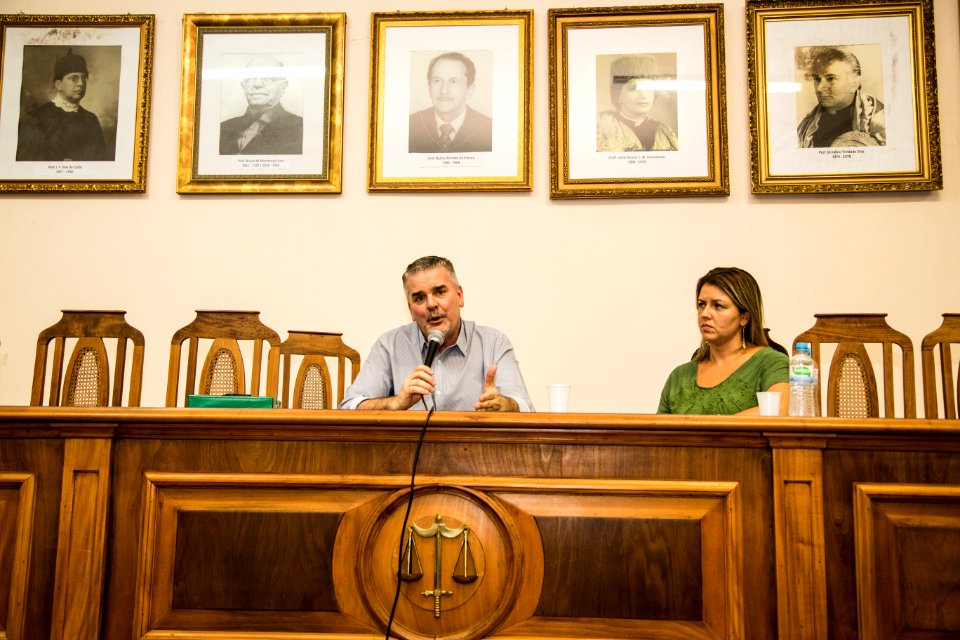 12.04.2018 - Prefeita Paula Mascarenhas e o Consultor do Instituto Cidade Segura Marcos Rolim, durante palestra na UFPel - Foto: Gustavo Vara