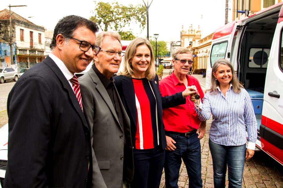 17.04.2019 - Prefeita Paula Mascarenhas e o vice Idemar Barz durante ato de entrega de novos veículos para o Samu - Foto: Gustavo Vara