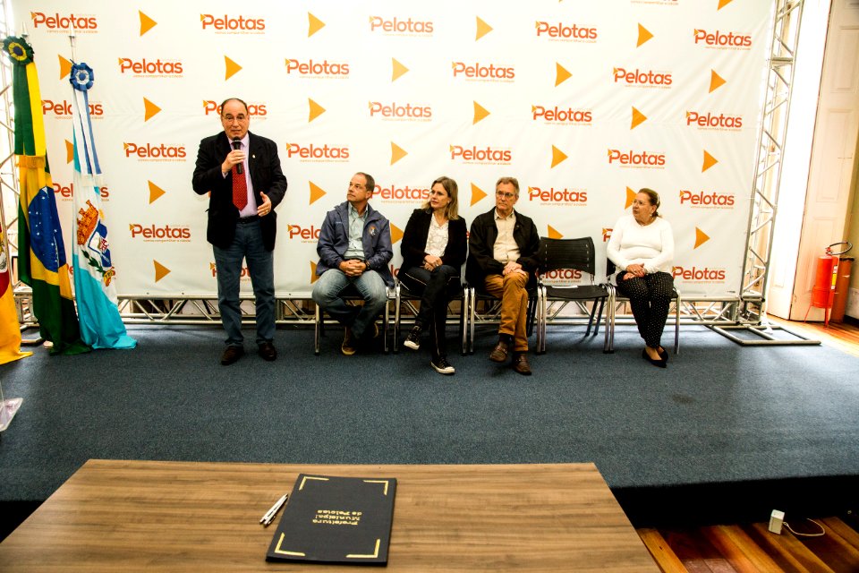 16.04.2019 - Prefeita Paula Mascarenhas realiza assinatura do decreto 6.166 que regulamenta o Fundo Municipal do Idoso - Foto: Gustavo Vara
