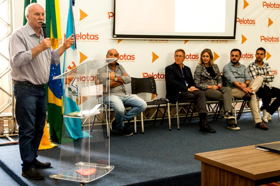 12.04.2019 - Prefeita Paula Mascarenhas realiza assinatura do decreto 6.165 que regulamenta o Bikepel  - Foto: Gustavo Vara