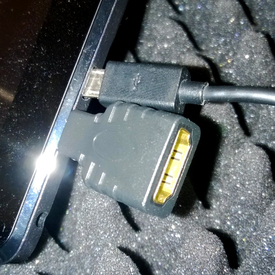FAIL: micro USB & micro HDMI design layout on ASUS Transformer Book T100 6