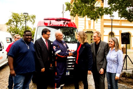 17.04.2019 - Prefeita Paula Mascarenhas e o vice Idemar Barz durante ato de entrega de novos veículos para o Samu - Foto: Gustavo Vara