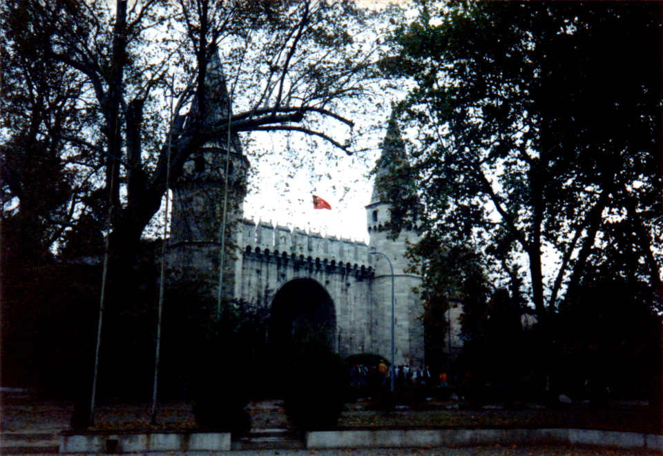 109 - 01.96-01A - Ingang Topkapipaleis, Istanbul, oktober 1995