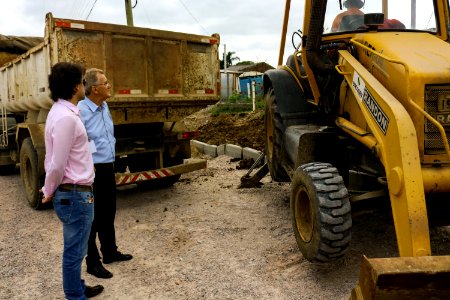 25.03.2019 - Vice-prefeito Idemar e secretário Roberto Ramalho visitam obras Rua Theodoro Born - Foto Michel Corvello