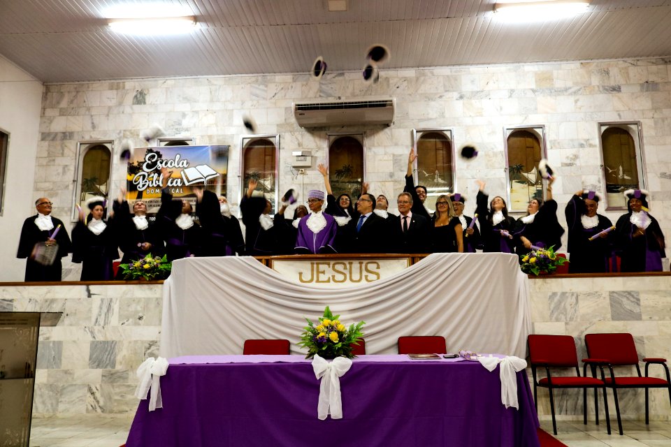 23.02.2019 - Vice-prefeito Idemar na solenidade de formatura em Teologia na Igreja Evangélica Assembleia de Deus - Foto Michel Corvello