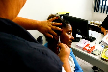 14.03.2018 - Atendimento com auriculoterapia a grupo crônico na UBS Virgílio Costa - Foto Michel Corvello-10