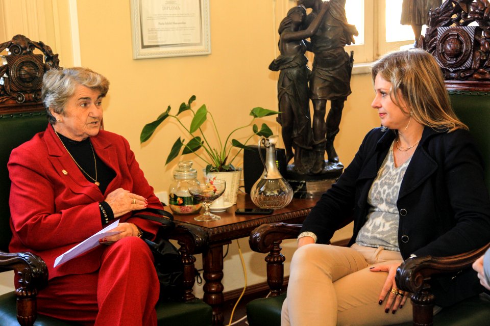 17.05.2018 - Prefeita Paula Mascarenhas em reunião com a vereadora  Zilda Burkle - Foto: Gustavo Vara