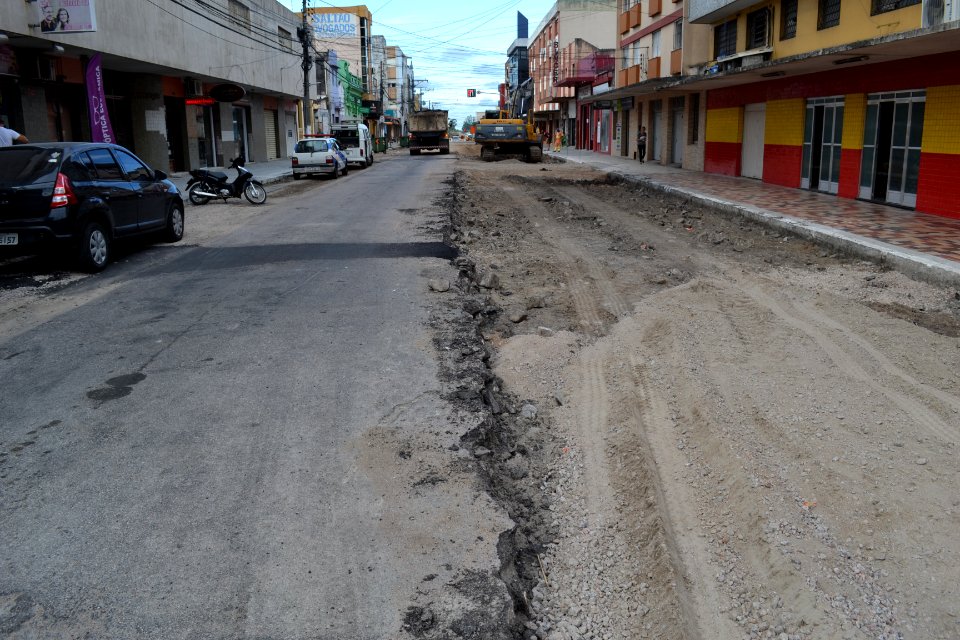 08.03.2019 - Obras na rua Marechal Deodoro
