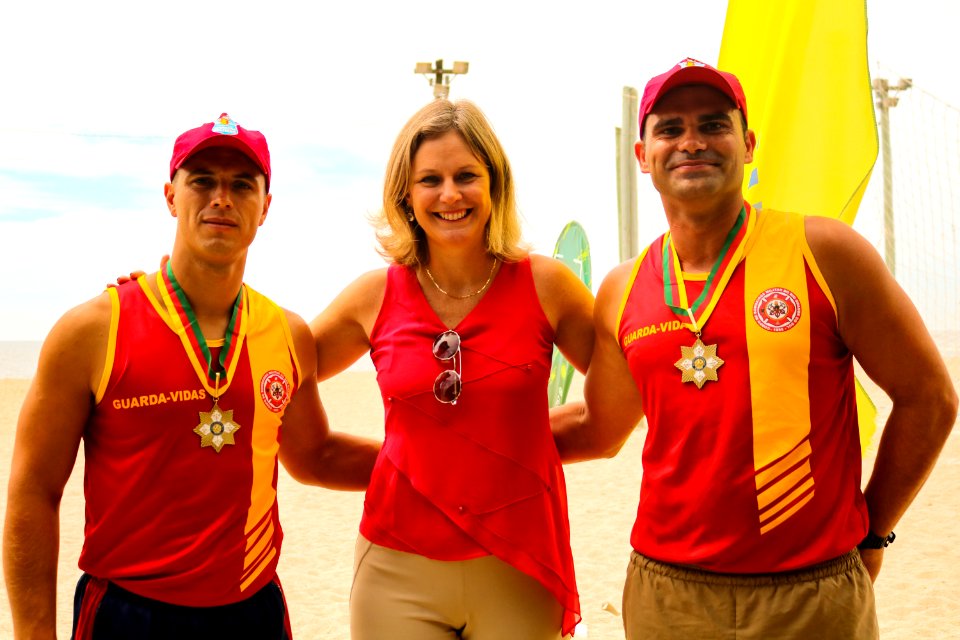 23.02.2019 - Prefeita Paula e governador Eduardo na entrega da medalha aos guarda vidas no Laranjal - Foto Michel Corvello