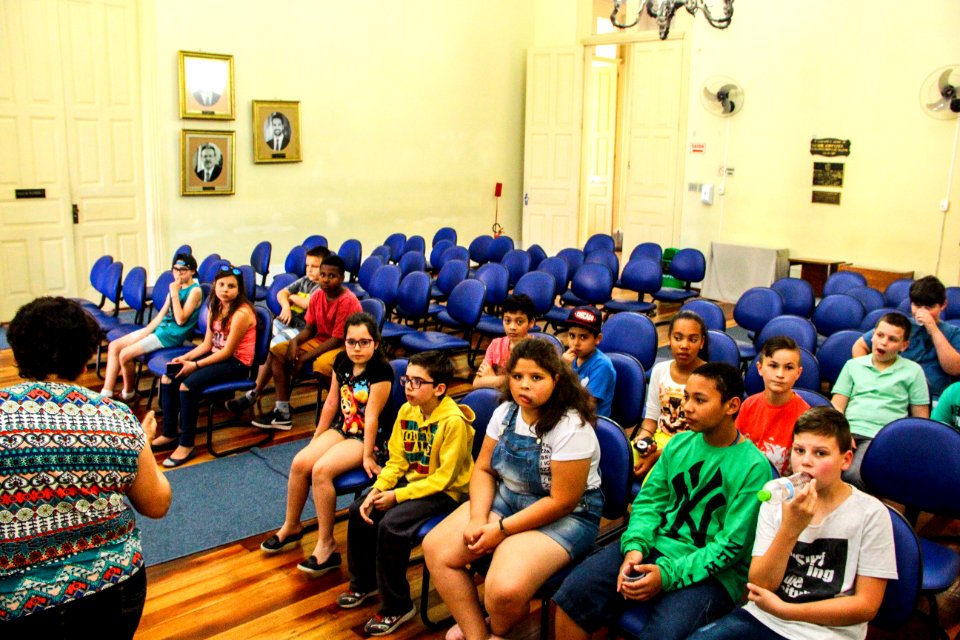23.11.2017 - Prefeito em exercício Idemar Barz recebe alunos da Escola Fernando Osório que visitam o Paço Municipal